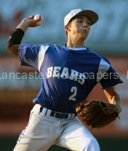 Nick Stone pitches for Bears Blue. (Chris Knight photo)