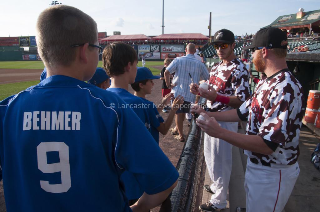 Manheim Township players get autographs from Barnstormers players. (Brian Leid photo)